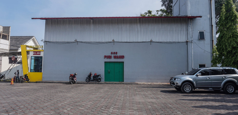 Tenis Indoor Perum Wahid