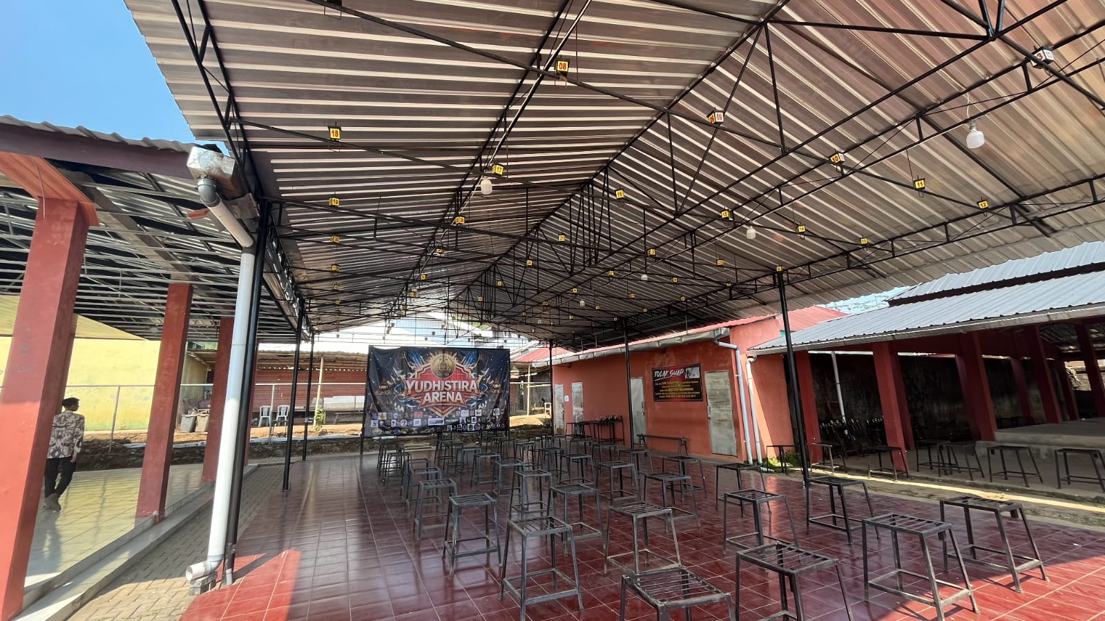 Lapangan Gantangan Burung Dukuh