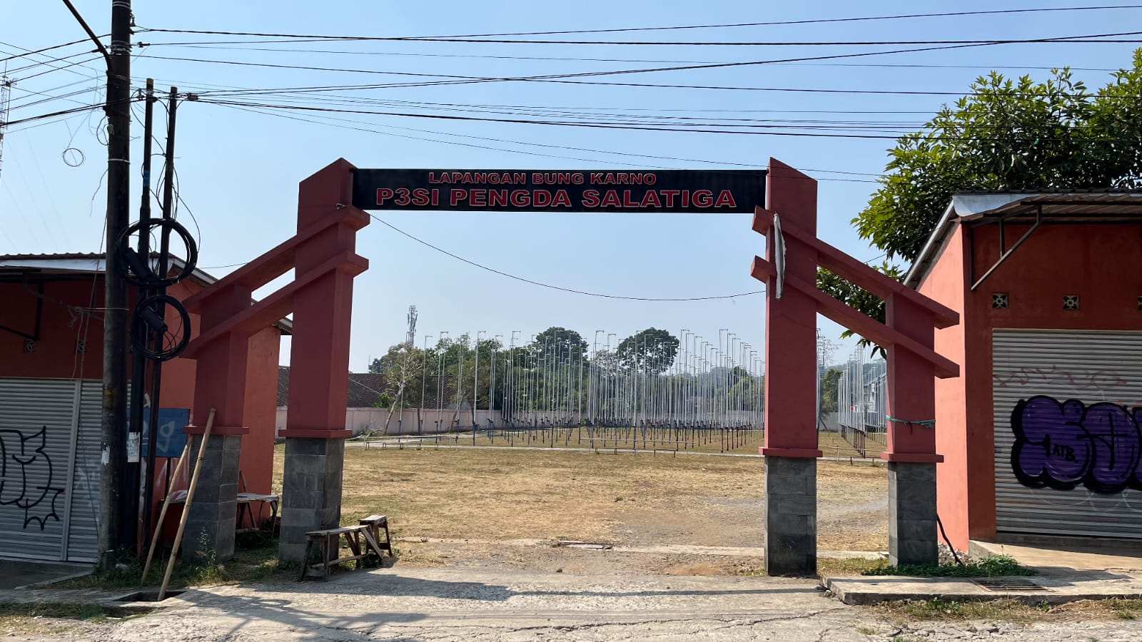 Lapangan Gantangan Burung Dukuh
